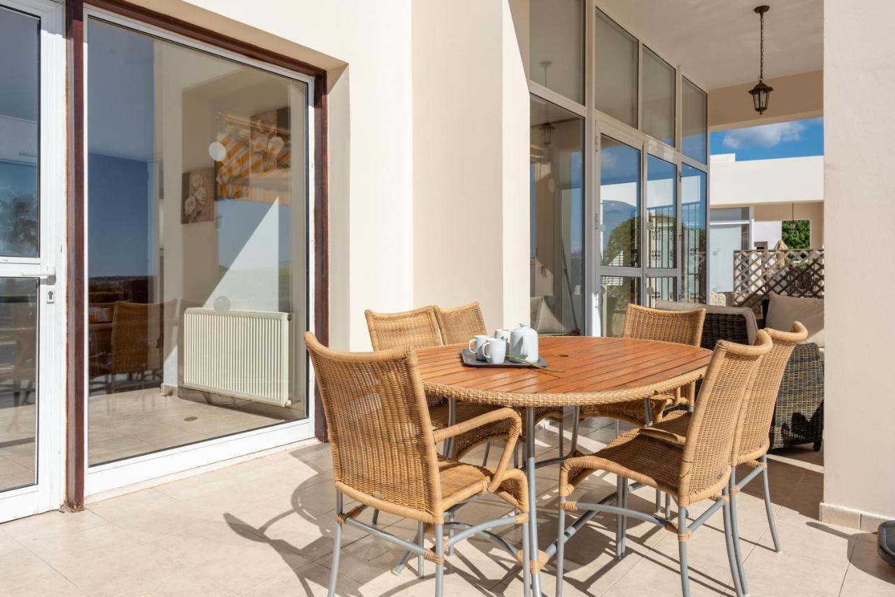 Villa Savoya Sunrise By Ezoria Villas Coral Bay Ngoại thất bức ảnh