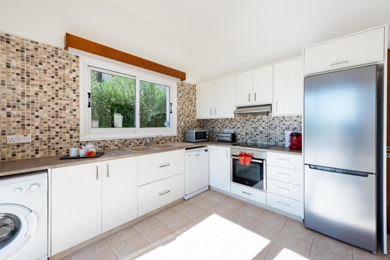 Villa Savoya Sunrise By Ezoria Villas Coral Bay Ngoại thất bức ảnh